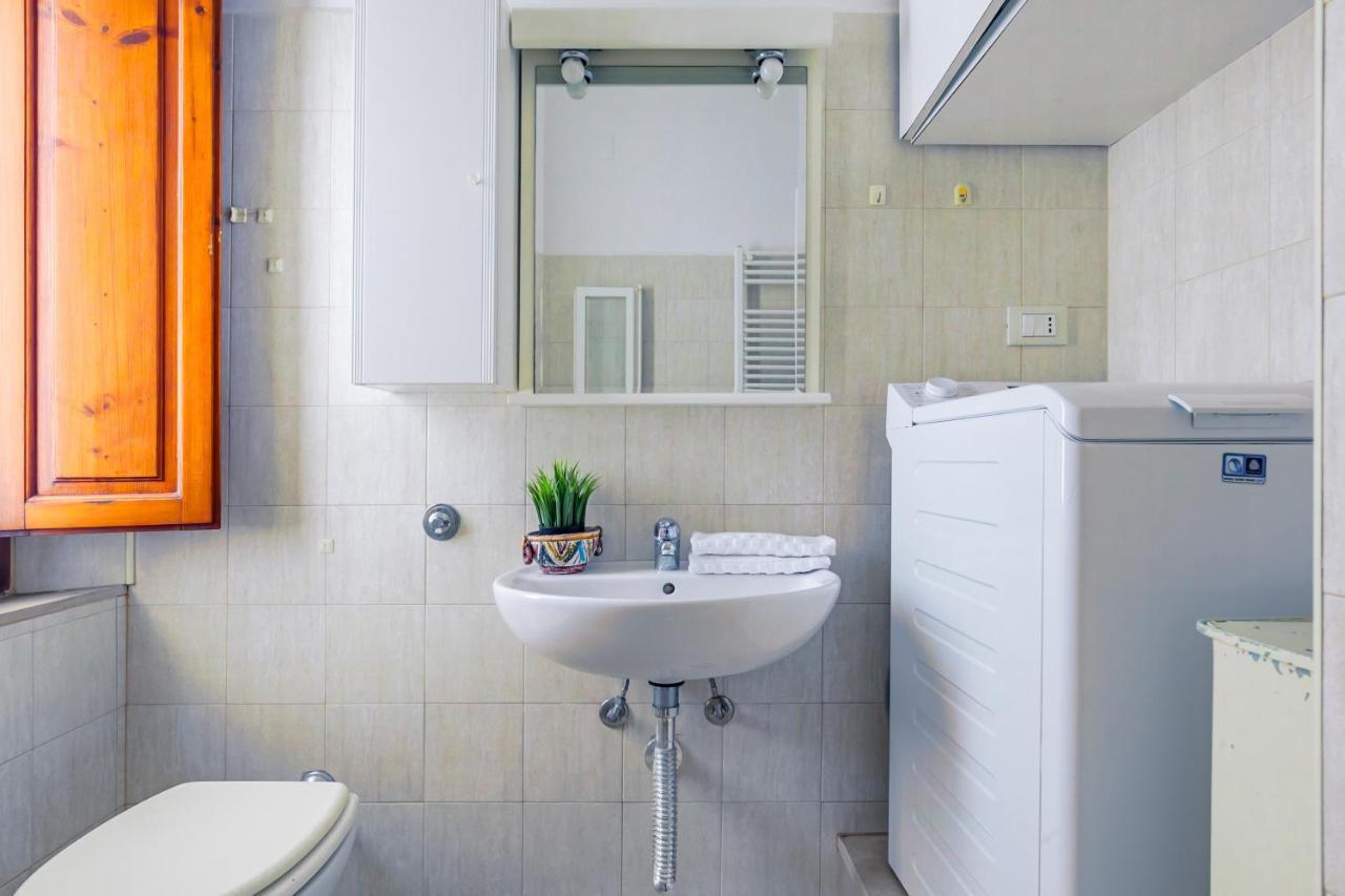 Pisa Airport Comfy Apartment - Private Parking Екстер'єр фото