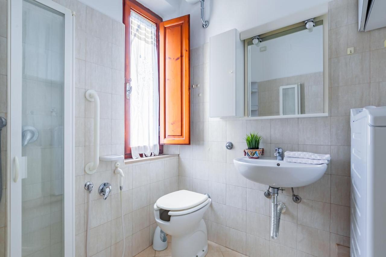 Pisa Airport Comfy Apartment - Private Parking Екстер'єр фото